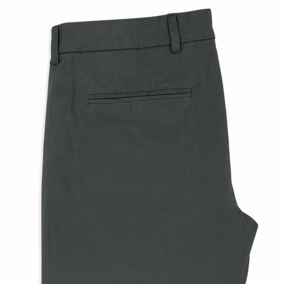 Ann Taylor Signature Women's Sz 10 Black Flat-Front Bermuda Shorts 10.5" Inseam - Picture 2 of 2